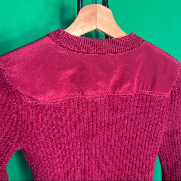 XS Club Monaco Cashmere Bordeaux Sweater w Silk Details on Shoulder Cute - Picture 7 of 8